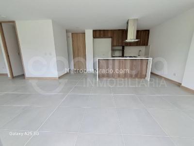 Apartamento en venta en Loma San Jose, Sabaneta · foto 2 de 16