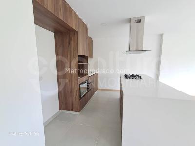 Apartamento en venta en Loma San Jose, Sabaneta · foto 3 de 16
