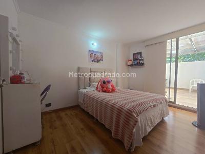 Apartamento de 3 alcobas en venta en Loma De Los Bernal, Medellín, 150 m² · foto 12 de 19