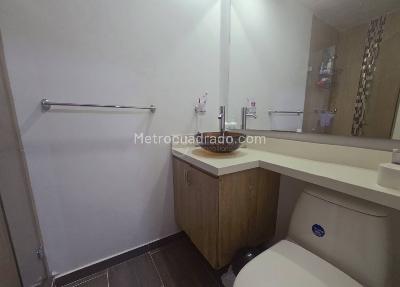 Apartamento de 3 alcobas en venta en Loma De Los Bernal, Medellín, 150 m² · foto 17 de 19