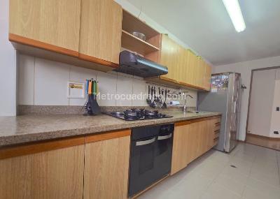 Apartamento de 3 alcobas en venta en Loma De Los Bernal, Medellín, 150 m² · foto 7 de 19