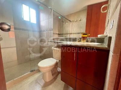 Apartamento de 3 alcobas en arriendo en Los Balsos, Medellín, 145 m² · foto 10 de 13
