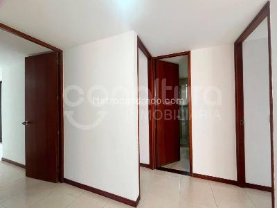 Apartamento de 3 alcobas en arriendo en Los Balsos, Medellín, 145 m² · foto 5 de 13