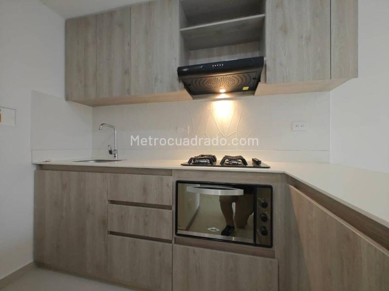 Modern 3BR Apartment with Balcony in Villa Paula
