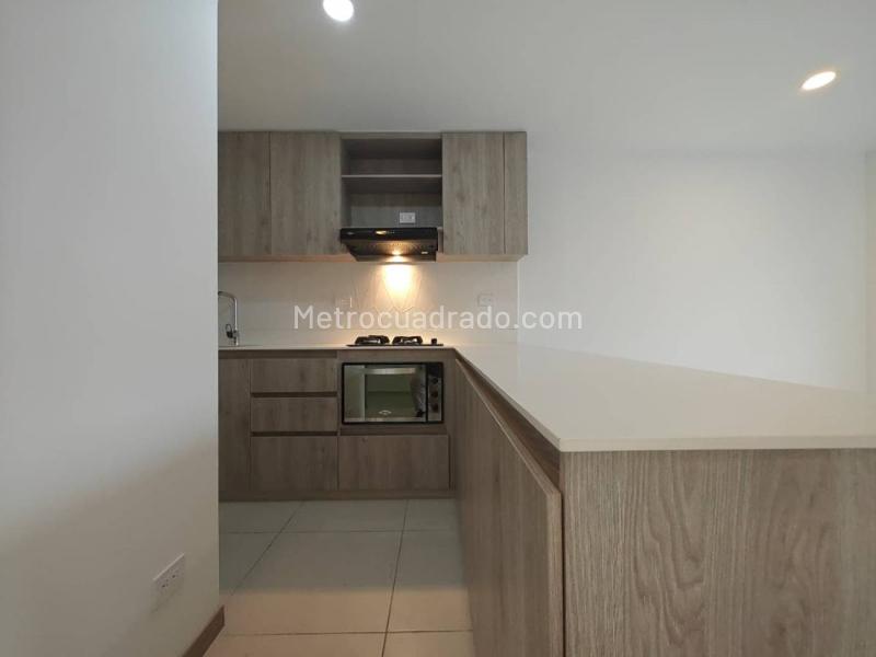 Modern 3BR Apartment with Balcony in Villa Paula - 2
