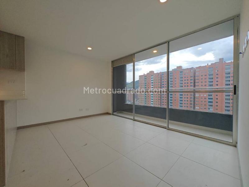 Modern 3BR Apartment with Balcony in Villa Paula - 4