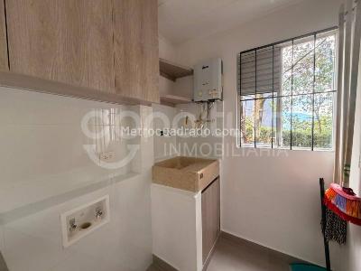 Apartamento de 2 alcobas en arriendo en Loma De Los Parra, Medellín, 76 m² · foto 13 de 15