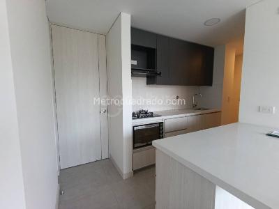 Apartamento en venta en Los Colores, Medellín · foto 2 de 18