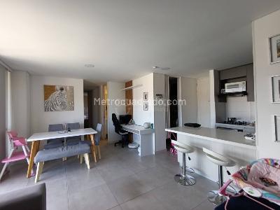 Apartamento de 3 alcobas en arriendo en Los Colores, Medellín, 85 m² · foto 3 de 12