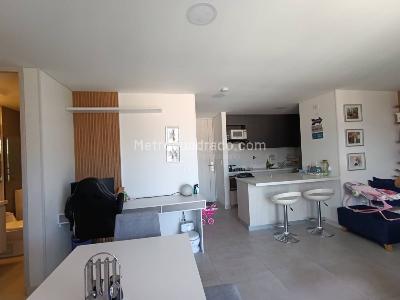 Apartamento de 3 alcobas en arriendo en Los Colores, Medellín, 85 m² · foto 4 de 12