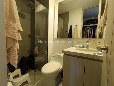 Apartamento de 3 alcobas en arriendo en Los Colores, Medellín, 85 m² · foto 9 de 12