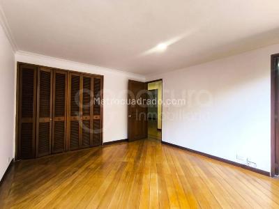 Apartamento de 3 alcobas en arriendo en Los Balsos, Medellín, 241 m² · foto 10 de 20