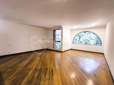 Apartamento de 3 alcobas en arriendo en Los Balsos, Medellín, 241 m² · foto 18 de 20