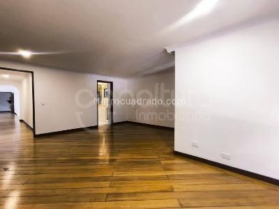 Apartamento de 3 alcobas en arriendo en Los Balsos, Medellín, 241 m² · foto 19 de 20