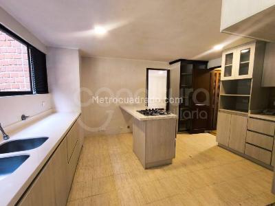 Apartamento de 3 alcobas en arriendo en Los Balsos, Medellín, 241 m² · foto 3 de 20