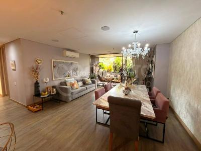 Apartamento de 3 alcobas en venta en El Poblado, Medellín, 202 m² · foto 2 de 20