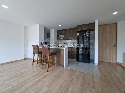 Apartamento de 2 alcobas en venta en San Jose, Sabaneta, 70 m² · foto 3 de 15