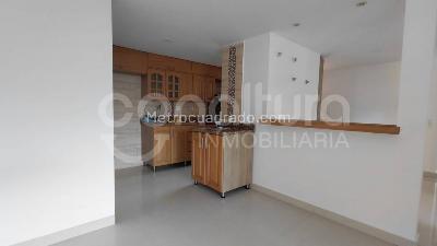 Apartamento de 2 alcobas en arriendo en Loma De Los Bernal, Medellín, 85 m² · foto 2 de 12