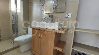 Apartamento de 2 alcobas en arriendo en Loma De Los Bernal, Medellín, 85 m² · foto 8 de 12
