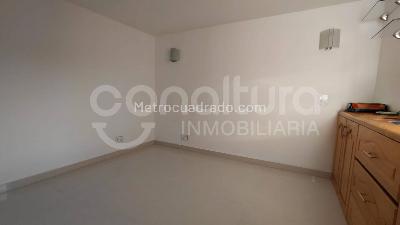 Apartamento de 2 alcobas en arriendo en Loma De Los Bernal, Medellín, 85 m² · foto 9 de 12