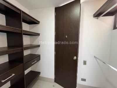 Apartamento de 2 alcobas en arriendo en Altos Del Poblado, Medellín, 72 m² · foto 10 de 15