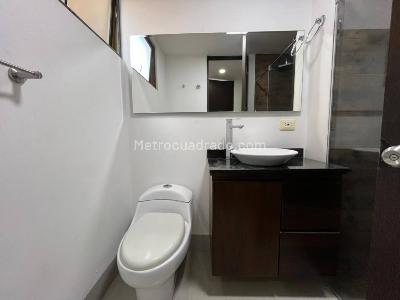 Apartamento de 2 alcobas en arriendo en Altos Del Poblado, Medellín, 72 m² · foto 11 de 15