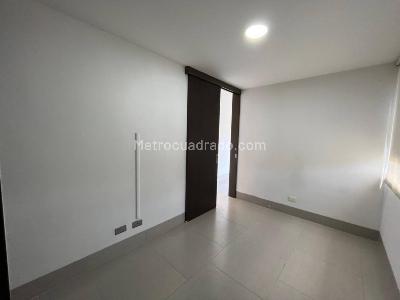Apartamento de 2 alcobas en arriendo en Altos Del Poblado, Medellín, 72 m² · foto 9 de 15