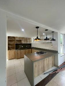 Casa de 5 alcobas en arriendo en Medellin, Medellín, 400 m² · foto 3 de 15