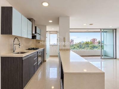 Apartamento de 3 alcobas en arriendo en Envigado, Envigado, 100 m² · foto 2 de 12