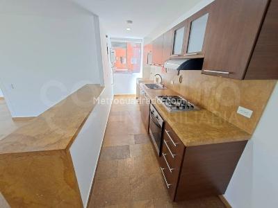 Apartamento de 2 alcobas en arriendo en Envigado, Envigado, 85 m² · foto 3 de 14