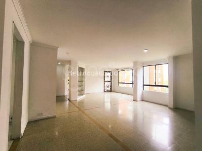 Apartamento de 3 alcobas en arriendo en Medellin, Medellín, 137 m² · foto 4 de 15