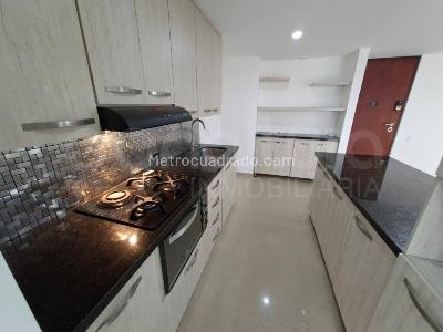 Apartamento de 3 alcobas en arriendo en Envigado, Envigado, 120 m² · foto 3 de 15