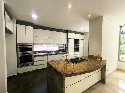 Casa de 3 alcobas en arriendo en Envigado, Envigado, 338 m² · foto 1 de 15