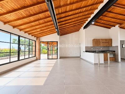 Casa de 4 alcobas en arriendo en Envigado, Envigado, 230 m² · foto 2 de 15