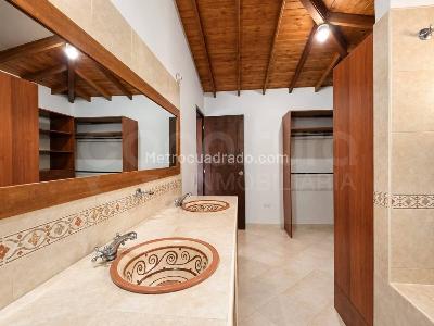 Casa de 4 alcobas en arriendo en Envigado, Envigado, 230 m² · foto 9 de 15