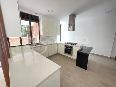 Apartamento de 3 alcobas en arriendo en Medellin, Medellín, 250 m² · foto 3 de 15