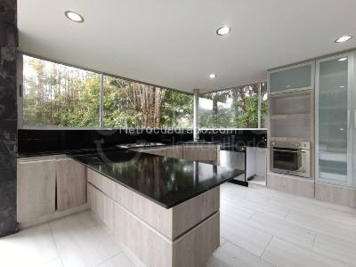 Casa de 5 alcobas en arriendo en Envigado, Envigado, 400 m² · foto 1 de 15