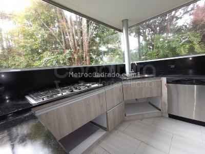 Casa de 5 alcobas en arriendo en Envigado, Envigado, 400 m² · foto 2 de 15