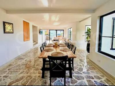 Casa de 4 alcobas en arriendo en Envigado, Envigado, 400 m² · foto 2 de 15