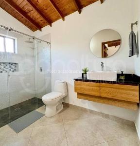Casa de 4 alcobas en arriendo en Envigado, Envigado, 400 m² · foto 8 de 15