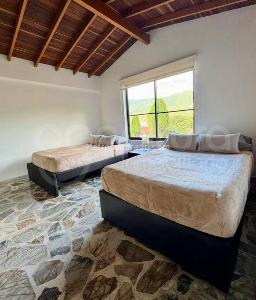 Casa de 4 alcobas en arriendo en Envigado, Envigado, 400 m² · foto 9 de 15