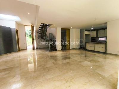Casa de 3 alcobas en arriendo en Envigado, Envigado, 338 m² · foto 3 de 15
