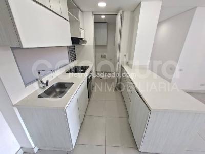 Apartamento de 2 alcobas en arriendo en Envigado, Envigado, 86 m² · foto 2 de 14