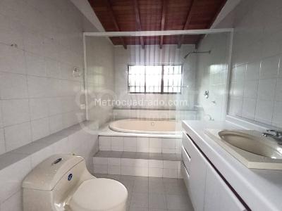 Casa de 5 alcobas en arriendo en Medellin, Medellín, 350 m² · foto 12 de 15