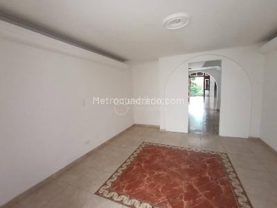 Casa de 5 alcobas en arriendo en Medellin, Medellín, 350 m² · foto 2 de 15