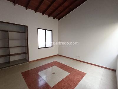 Casa de 5 alcobas en arriendo en Medellin, Medellín, 350 m² · foto 3 de 15