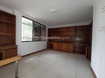Casa de 5 alcobas en arriendo en Medellin, Medellín, 350 m² · foto 9 de 15
