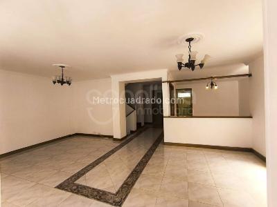 Casa de 3 alcobas en arriendo en Medellin, Medellín, 214 m² · foto 3 de 15