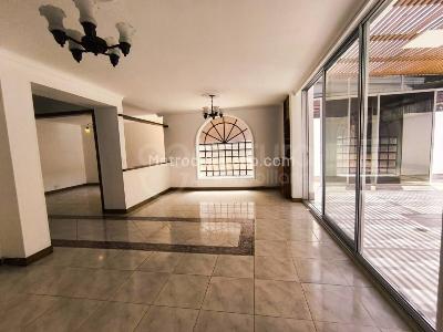 Casa de 3 alcobas en arriendo en Medellin, Medellín, 214 m² · foto 4 de 15