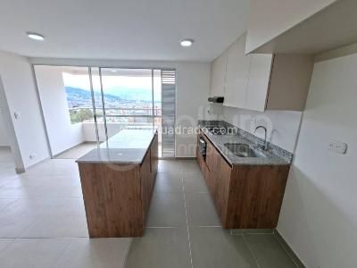 Apartamento de 2 alcobas en arriendo en Envigado, Envigado, 75 m² · foto 2 de 15